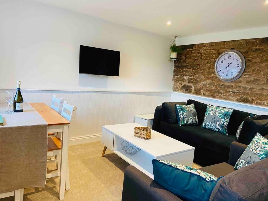 The Mill Stylish Rural Apartment With Beautiful Views Welsh Newton Common Esterno foto