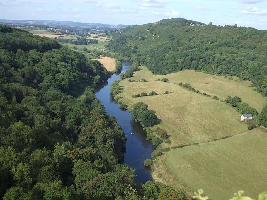 The Mill Stylish Rural Apartment With Beautiful Views Welsh Newton Common Esterno foto